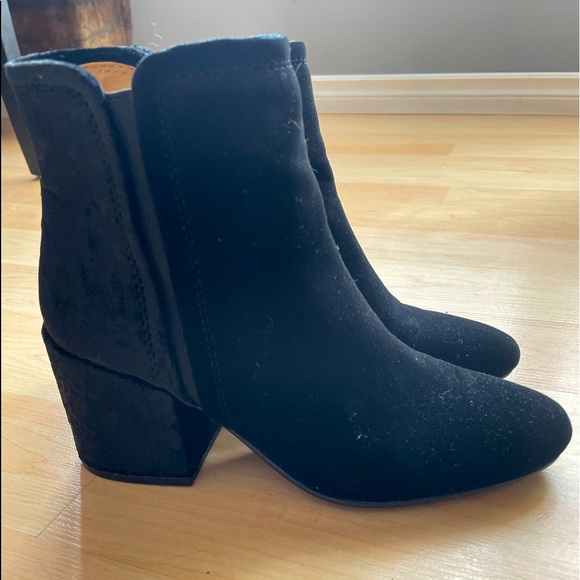 Lucky Brand Shoes - Lucky Brand Black Crushed Velvet Chunky Heeled Ankle Boots - Size 8